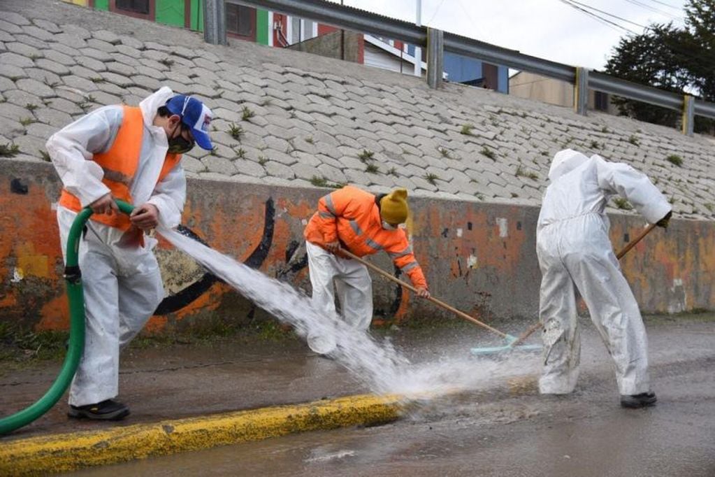 Limpieza en calle Magallanes (web)