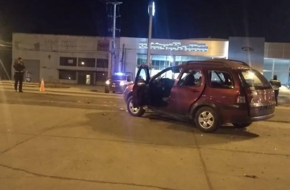 Accidente sobre avenida Tavella, Salta (Prensa Policía de Salta)