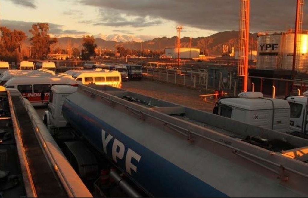 YPF en Mendoza ya tiene planificado el abastecimiento normal durante 24 horas.