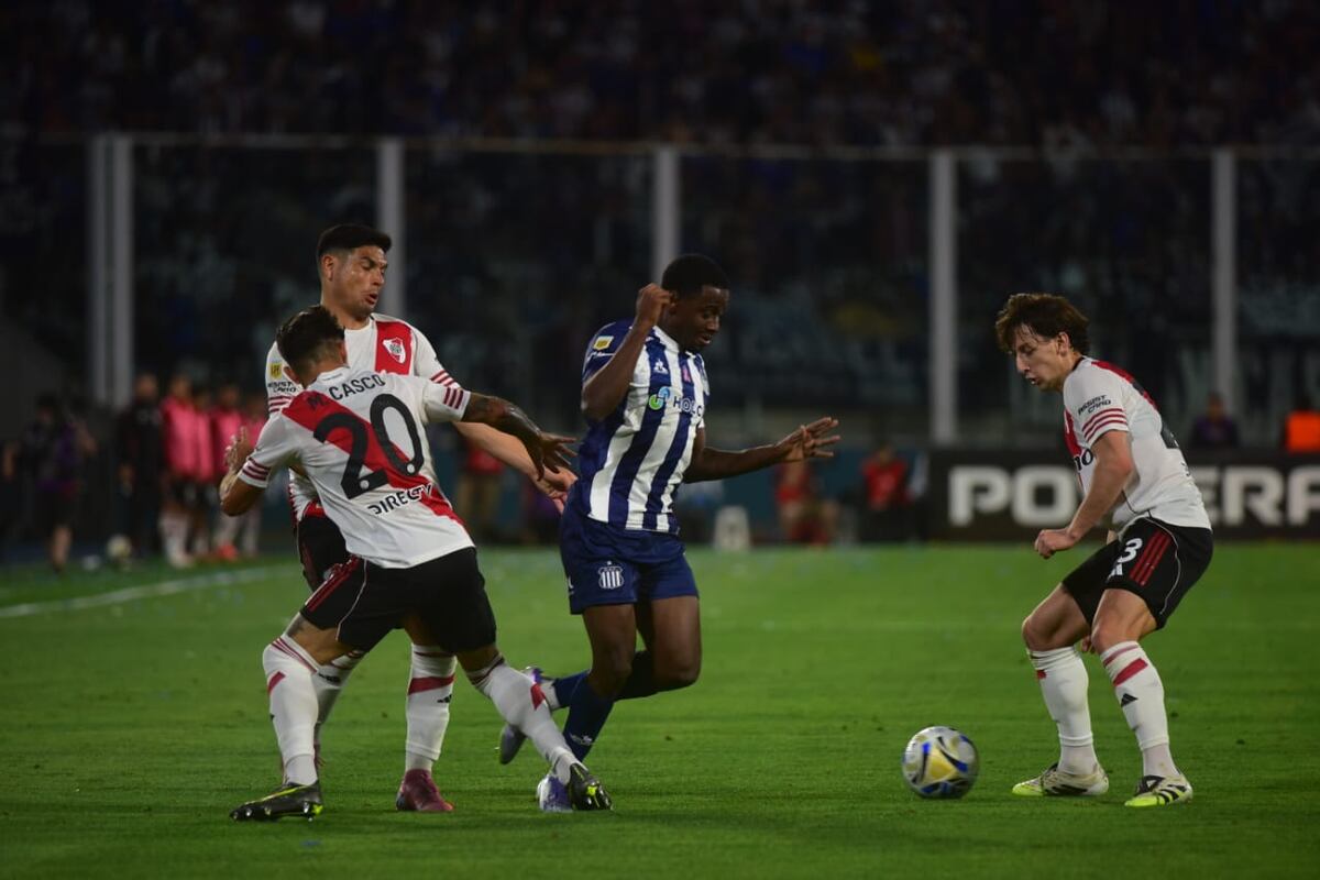 Talleres ante River en el estadio Kempes. (Nicolás Bravo / La Voz).