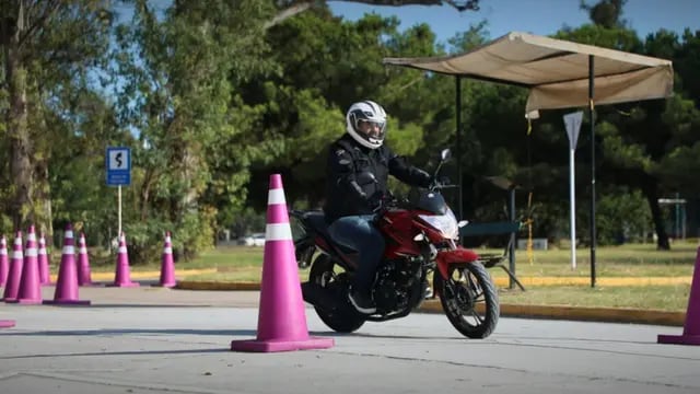 Cómo es el nuevo examen para sacar la licencia de conducir de motos en CABA.