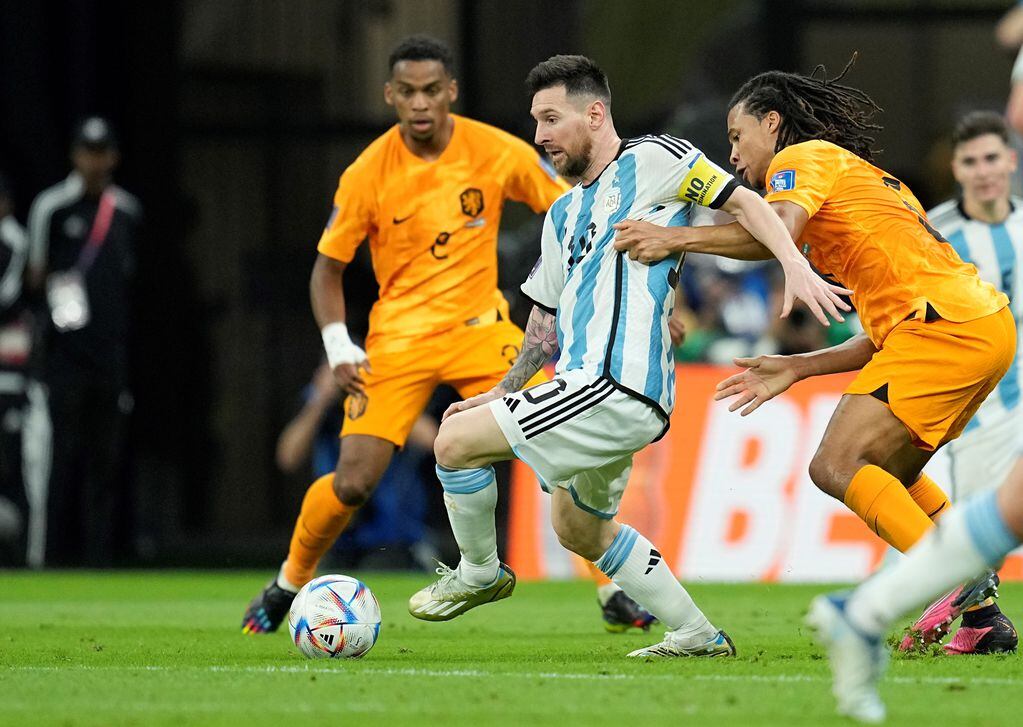 Lionel Messi fue clave para asistir a Molina en el 1a 0 de Argentina. (AP).