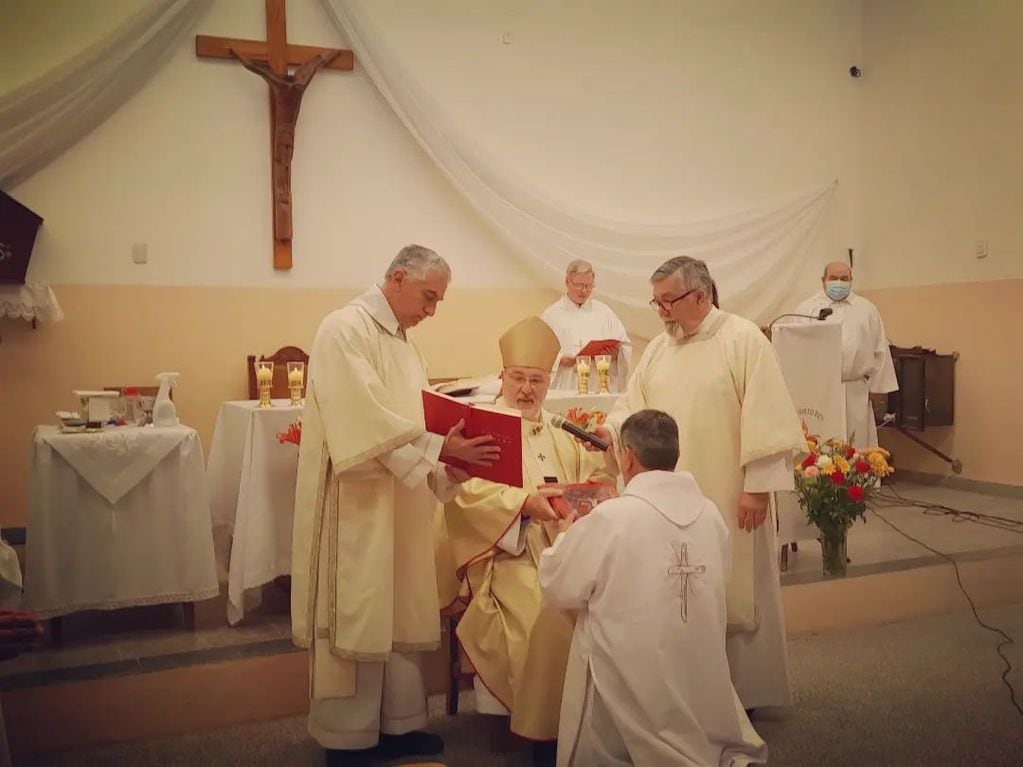 El puntaltense Carlos Montenegro fue ordenado diácono permanente