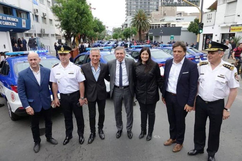 Esteban Avilés participó del acto de entrega de nuevos vehículos a la policía