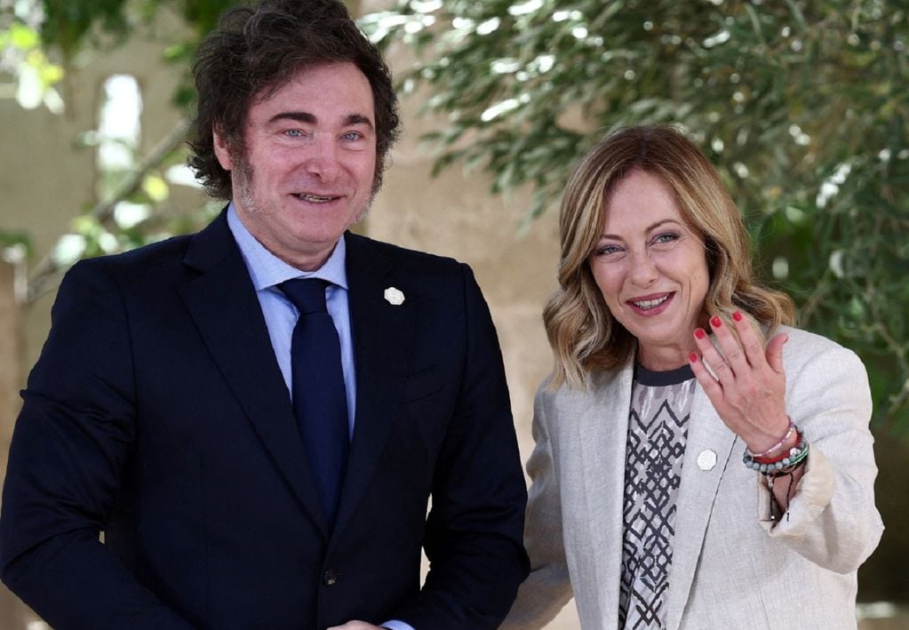 Javier Milei y Giorgia Meloni en el G7 (Foto Clarín)