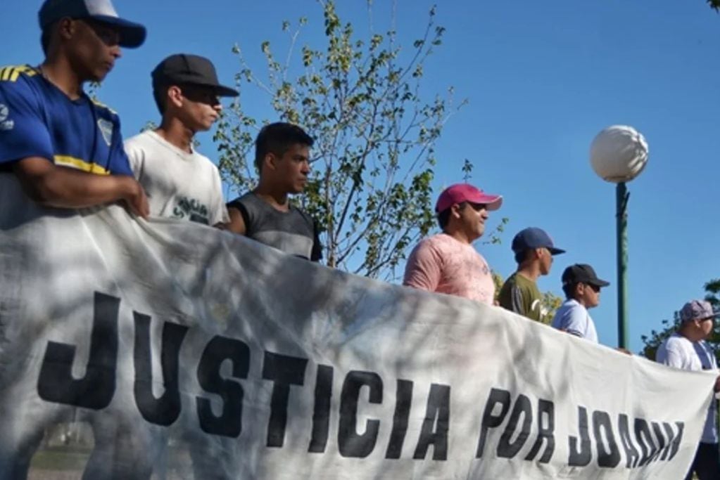 Familiares y amigos de Joaquín Paredes marcharon en Paso Viejo para pedir justicia. 