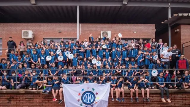 Se realizó una jornada de futbol para niños de  Puerto Iguazú con los jugadores del Inter de Milan