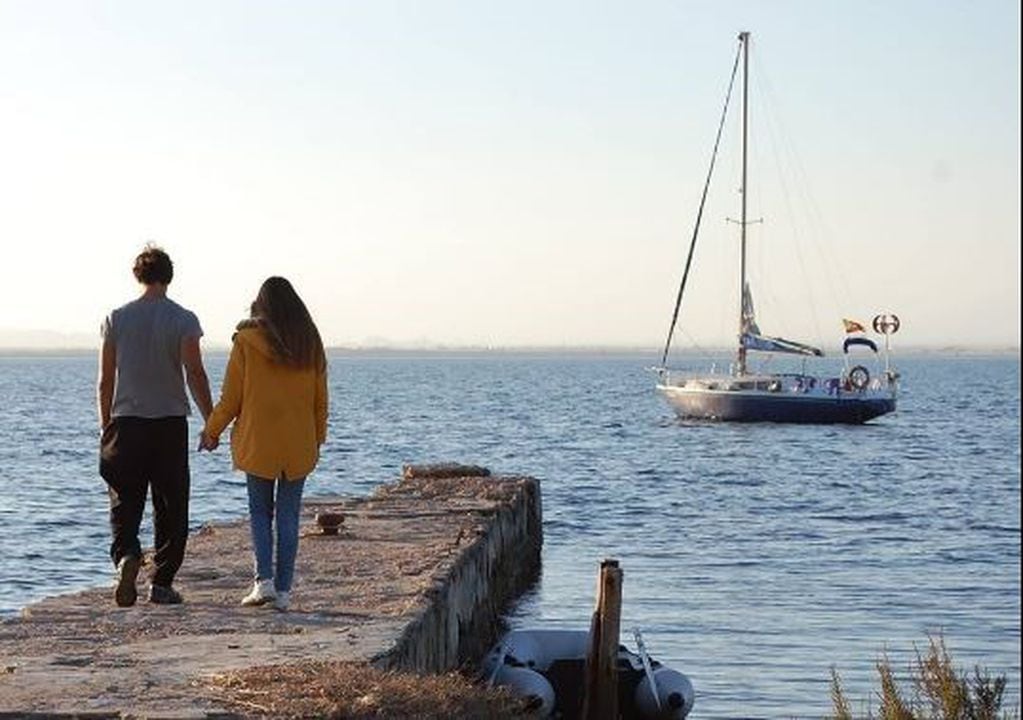 El sueño de dar la vuelta al mundo en un velero, hecho realidad por 2 jóvenes argentinos.