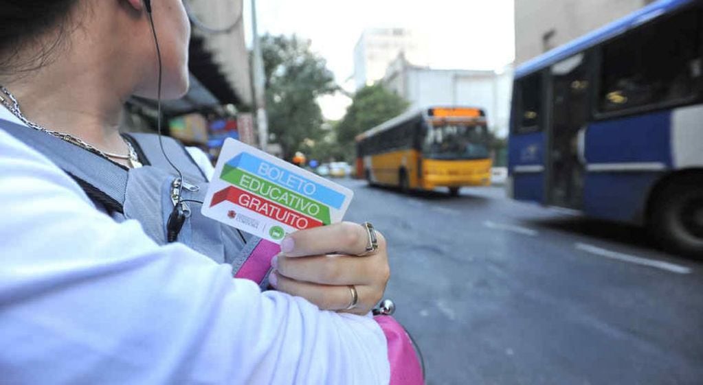 BOLETO. Con el actual precio del boleto urbano, un alumno de Córdoba se ahorra, con el BEG, más de 4 mil pesos por año (La Voz/Archivo).