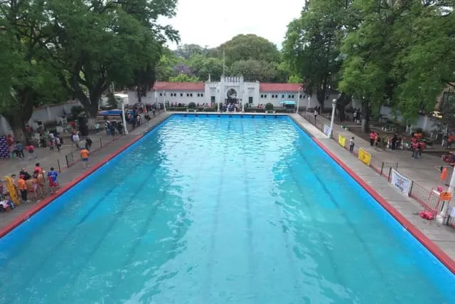 Actividades para toda la familia en los natatorios municipales salteños