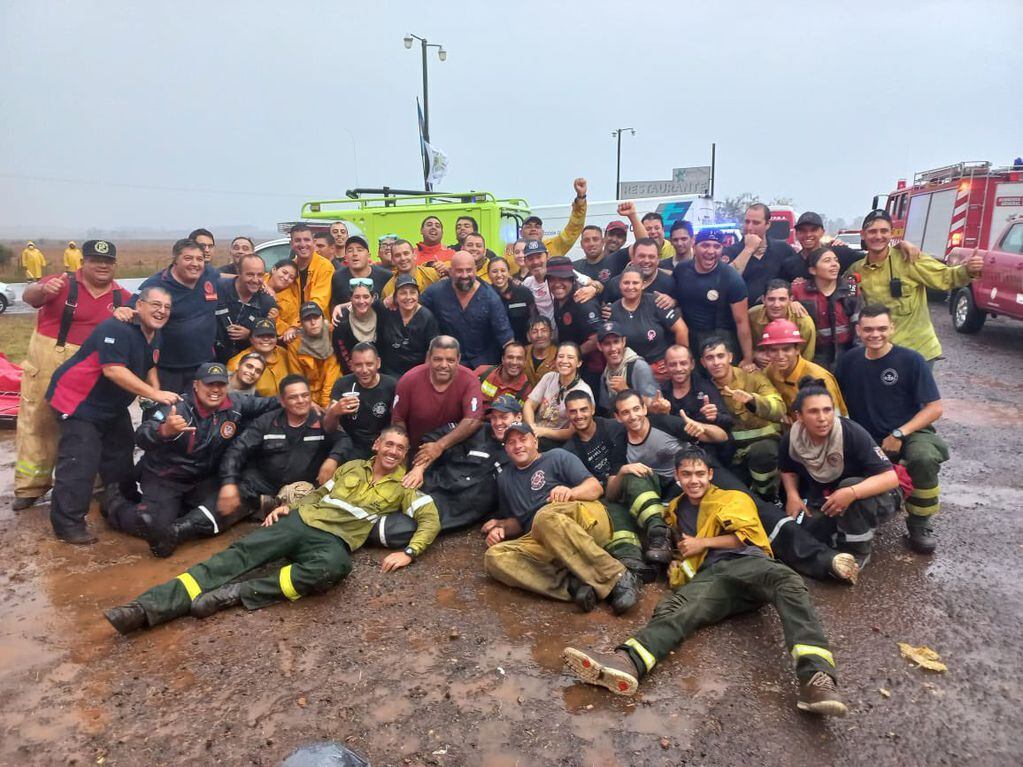 Bomberos celebran las lluvias en Corrientes que ayudan contra los incendios