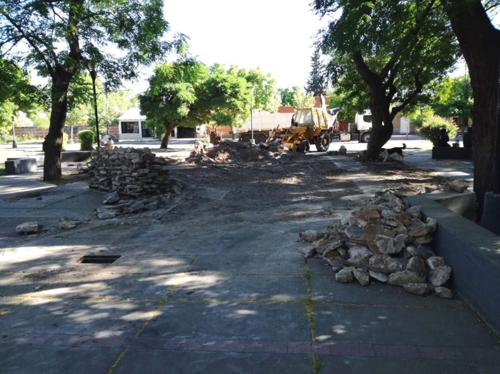 La Municipalidad comenzó con las obras de refacción de la plaza Independencia para poner en valor ese espacio verde. Imagen 