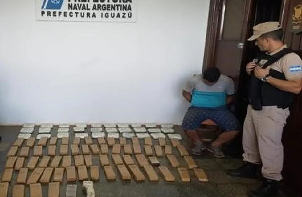 La Prefectura Naval Argentina incautó 70 kilos de marihuana en Iguazú.