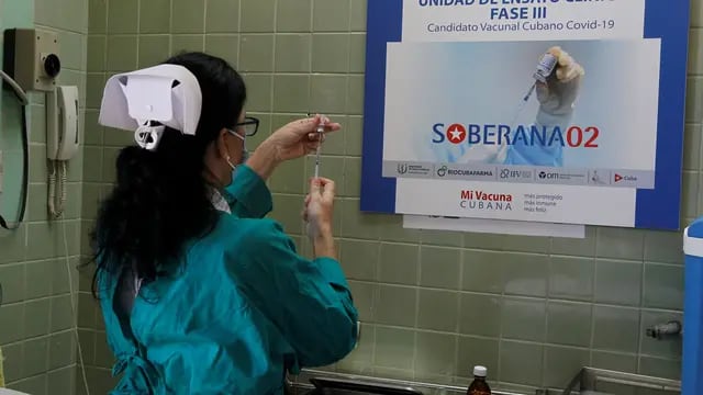 Cuba comienza la aplicación de la “Soberana 02”, la vacuna que Argentina tiene en la mira