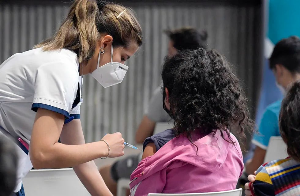 El Ministerio de Salud informó que hasta la fecha en Mendoza se han registrado 165.690 casos positivos confirmados Covid-19. Orlando Pelichotti/Los Andes