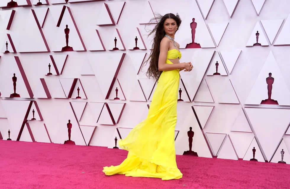 Zendaya es una de las mejores vestidas de los premios Oscar 2021. (Foto: EFE)