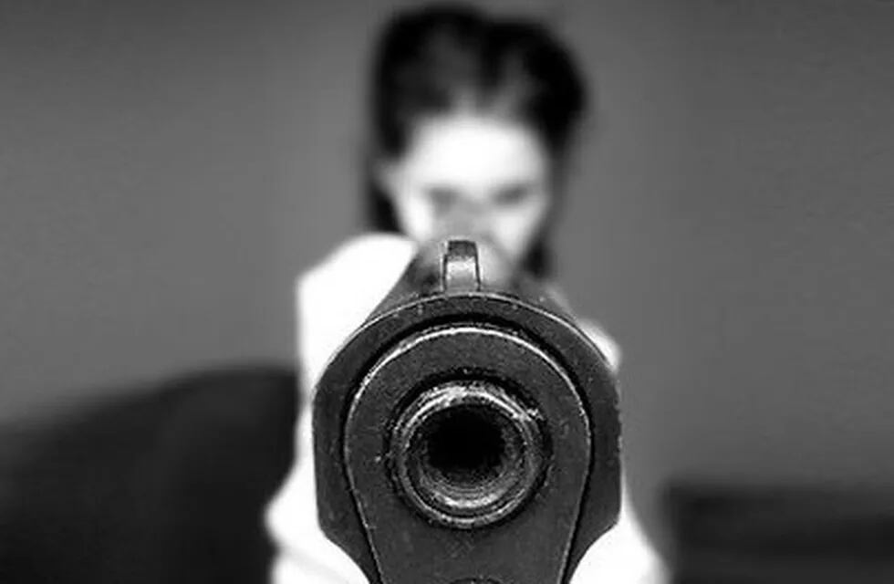 Dos mujeres fueron arrestadas en Las Heras cuando portaban un arma de fuego tipo “tumbera” y un revólver.