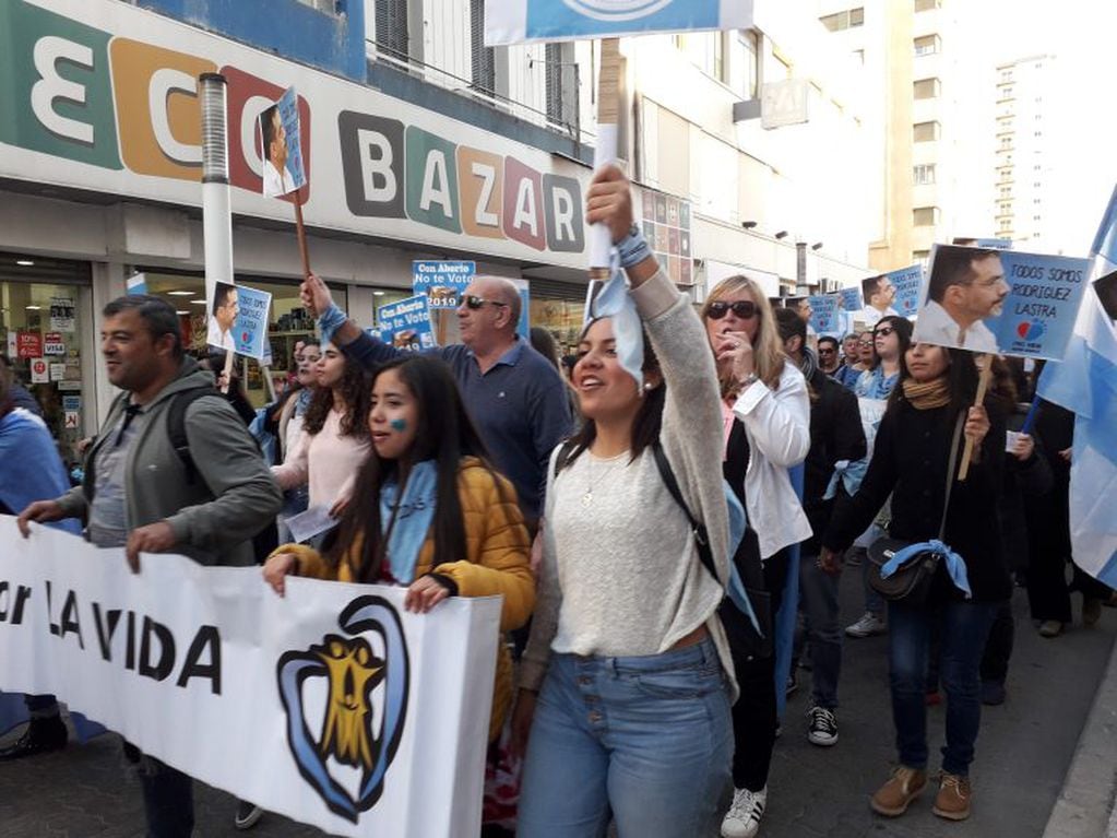En Bahía marcharon en favor del doctor Rodríguez Lastra