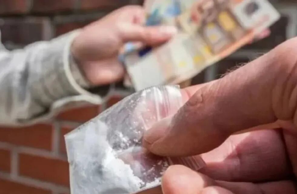 Insólito: empeñó su celular para comprar cocaína y luego denunció a su dealer por no querer devolvérselo. Imagen ilustrativa.