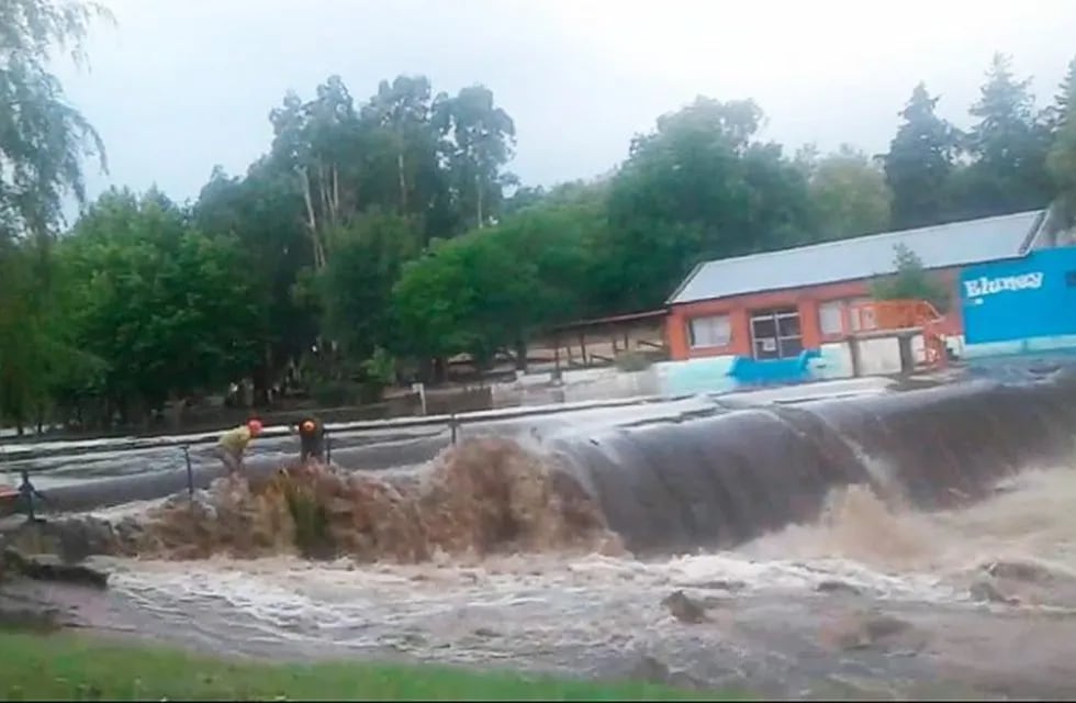 La creciente del río de Achiras, en el sur de la provincia de Córdoba. (Puntal.com)