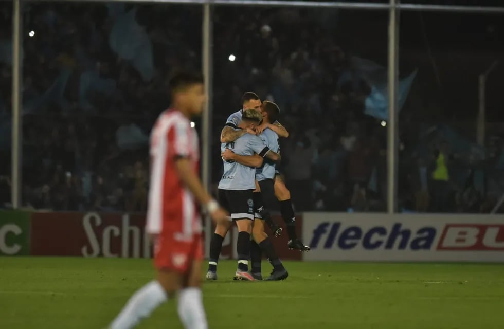 Belgrano le ganó a Instituto y los tucumanos recuperan un escalón, pero con el mismo puntaje que la Gloria (Facundo Luque y Nicolás Bravo).