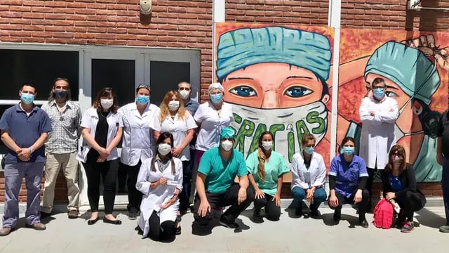 Realizan un mural en el Hospital Houssay en homenaje a los trabajadores de la salud