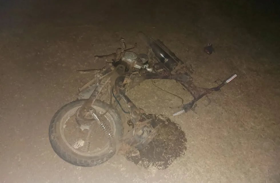 Un motociclista de 39 años murió producto del tremendo impacto.
