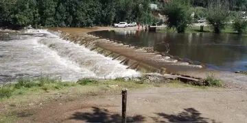 Creciente en río El Durazno.