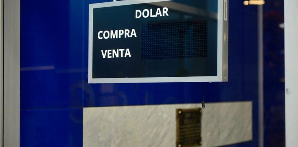Sigue trabada la venta de dólares (Foto: Andrés D’Elia/Clarín)