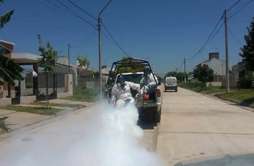 Fumigación contra el mosquito aedes aegipty. (Gentileza FM Comunica).