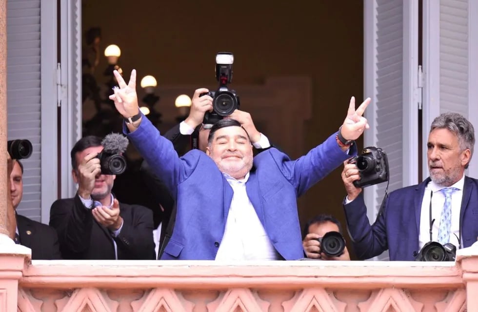 Diego Maradona, en su última vez en el balcón de Casa Rosada