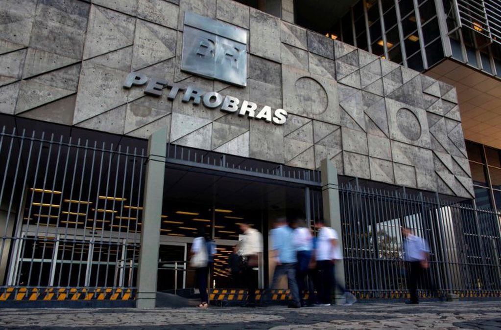 La Lava Jato puso tras las rejas a altos ejecutivos de la estatal petrolera Petrobras. Crédito: Mauro PIMENTEL / AFP.