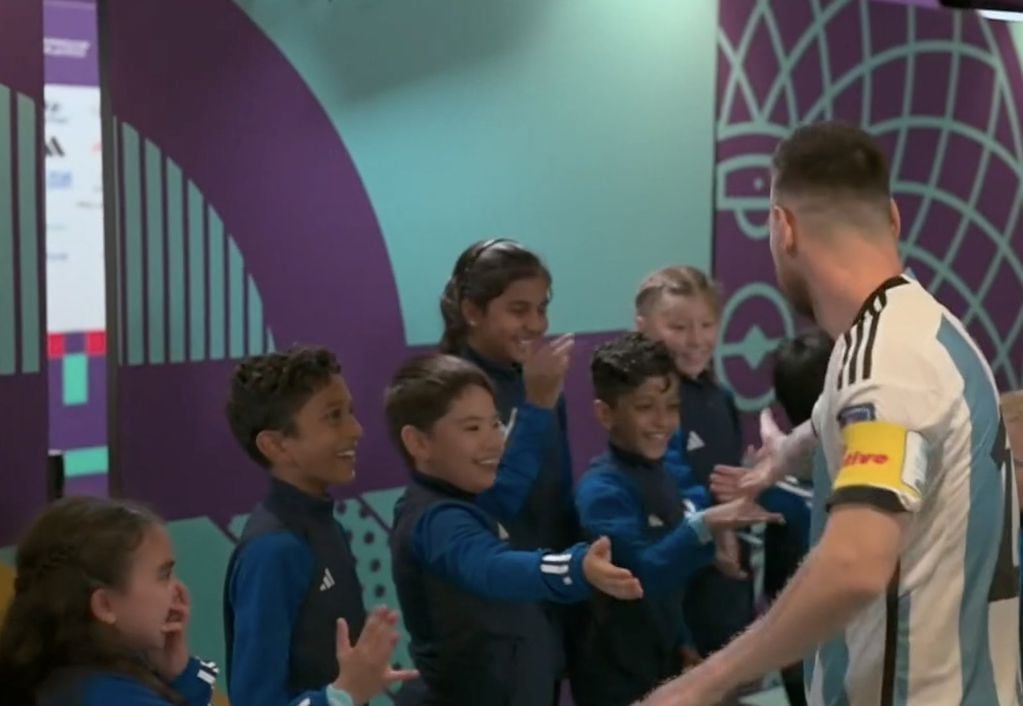 La idolatría y el amor de los niños con Lionel Messi. (Captura).