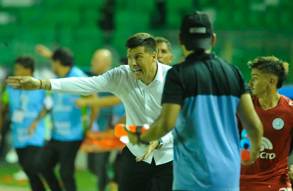Juan Cruz Real, entrenador de Belgrano, invicto como visitante (Fotobaires).