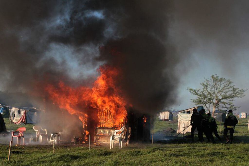 El desalojo en Guernica (Foto: AFP)