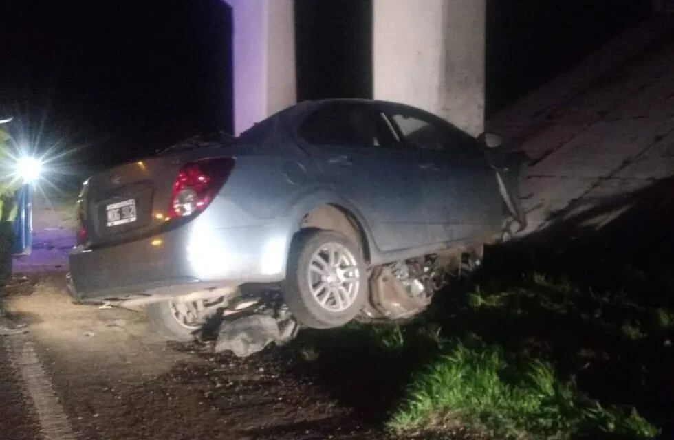 El uniformado circulaba a bordo de un Chevrolet Sonic y murió en el kilómetro 127 de la traza.