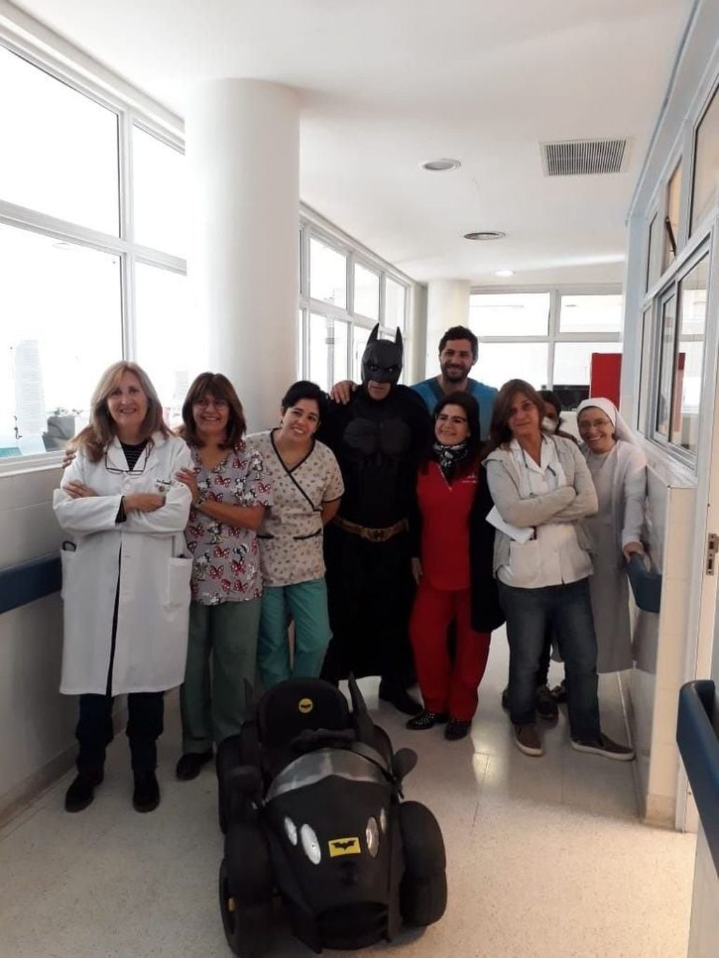 Semana solidaria del Batman platense a los menores del Hospital de Niños