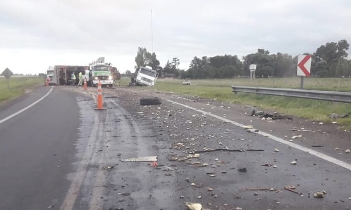Ruta 3 Accidente Fatal Entre Dos Camiones En La Curva El Despunte Via Azul