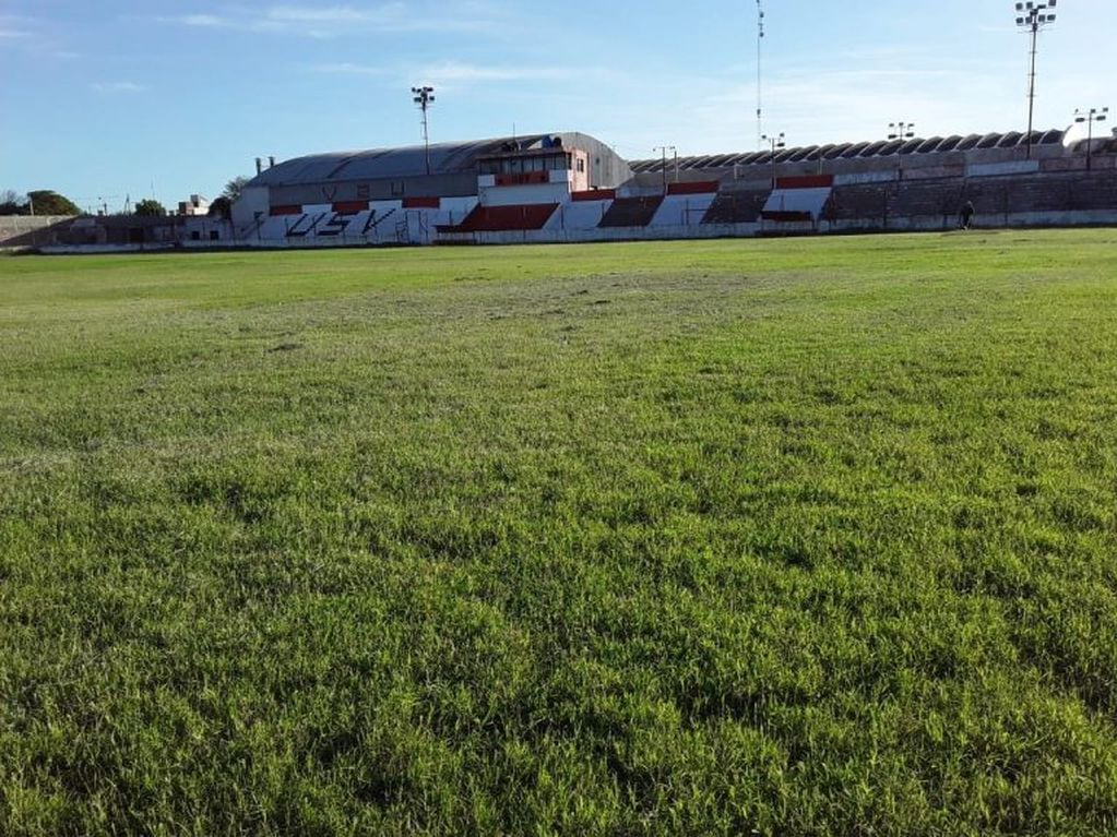 La cancha de Unión San Vicente recuperó el verde con el parate del fútbol en todas las categorías de la Liga Cordobesa de Fútbol