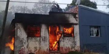 Barrio Independencia de Posadas: se incendió una vivienda. Policía de Misiones