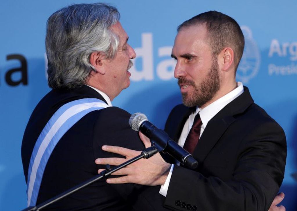 Alberto Fernández y Martín Guzmán. (Foto: AP Photo/Daniel Jayo)