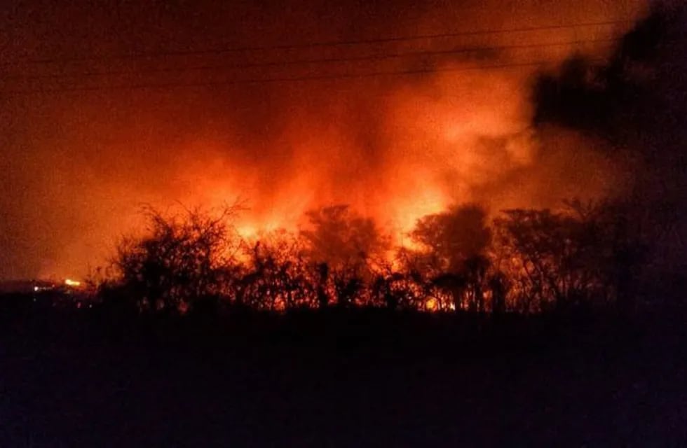Incendio de magnitud en el Basural Municipal de Arroyito