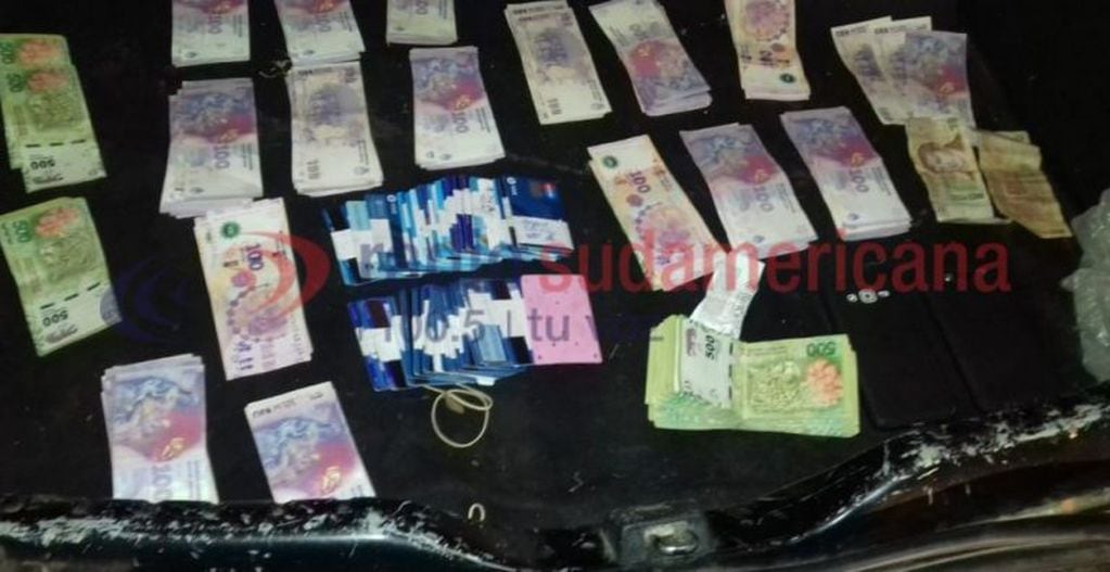 Les secuestraron $134 mil y 61 tarjetas de débito. (Gentileza: Radio Sudamericana).