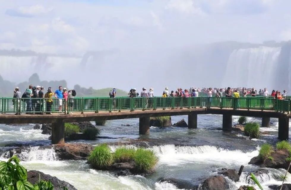 Brasil espera habilitar pronto los paseos por su lado de las Cataratas del Iguazú.