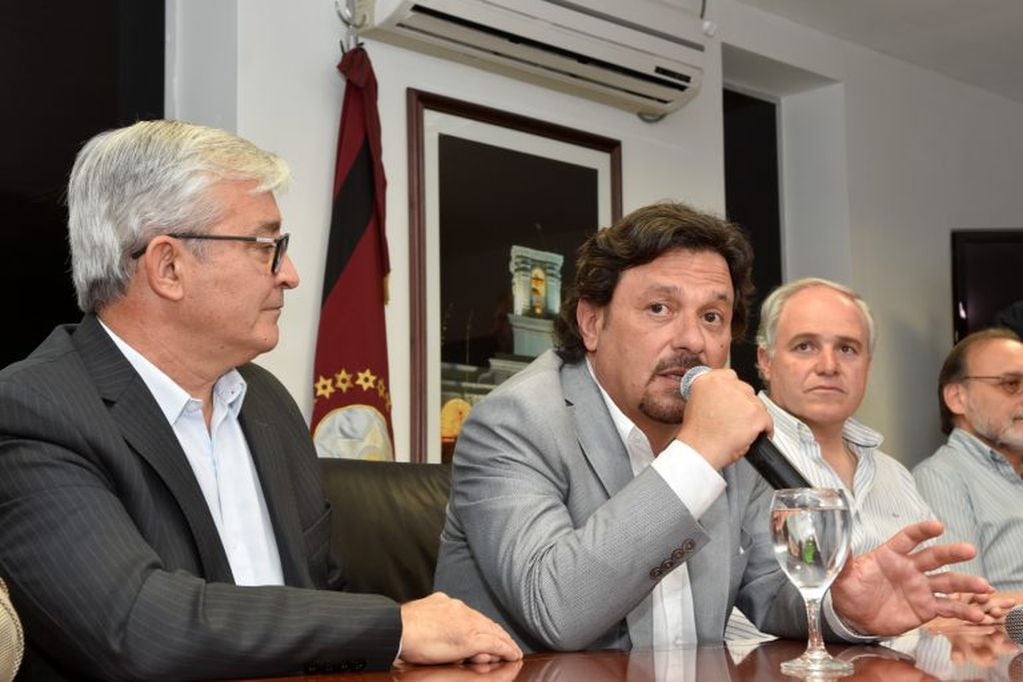 Gustavo Sáenz durante la conferencia de prensa (Municipalidad de Salta)