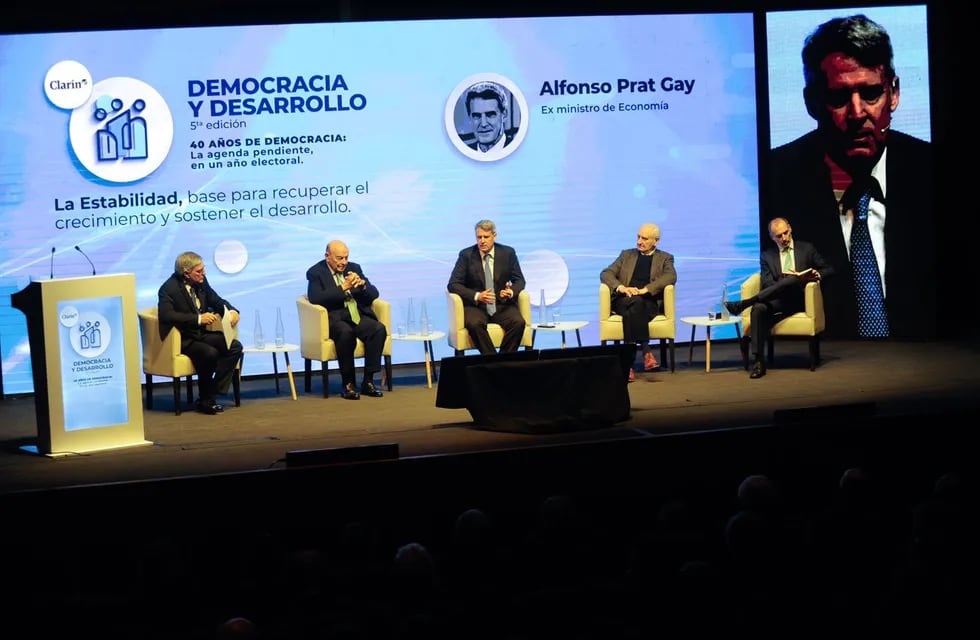 Nueva edición del ciclo “Democracia y Desarrollo” que organiza Clarín que abordará los desafíos económicos que afrontará quien se imponga en las próximas elecciones presidenciales. (Federico Lopez Claro/La Voz)