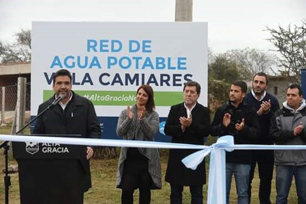 Inauguración de la obra de red de agua potable en Villa Camiares.