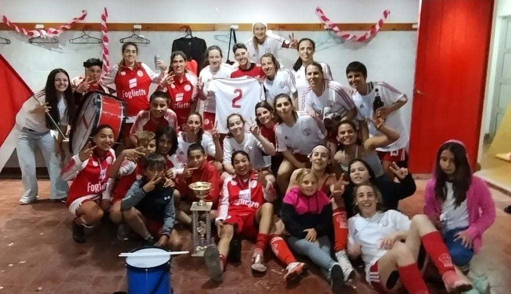 Huracán bicampeón del fútbol femenino de Tres Arroyos