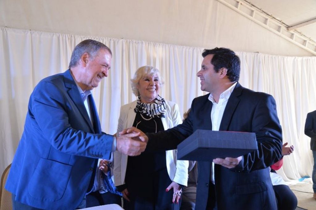 Los maestros ilustres de Córdoba fueron reconocidos este lunes por el gobernador, Juan Schiaretti.