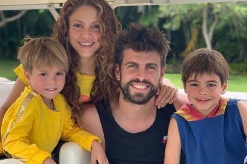 Shakira y Piqué junto a Milan y Sasha. (Instagram/shakira)